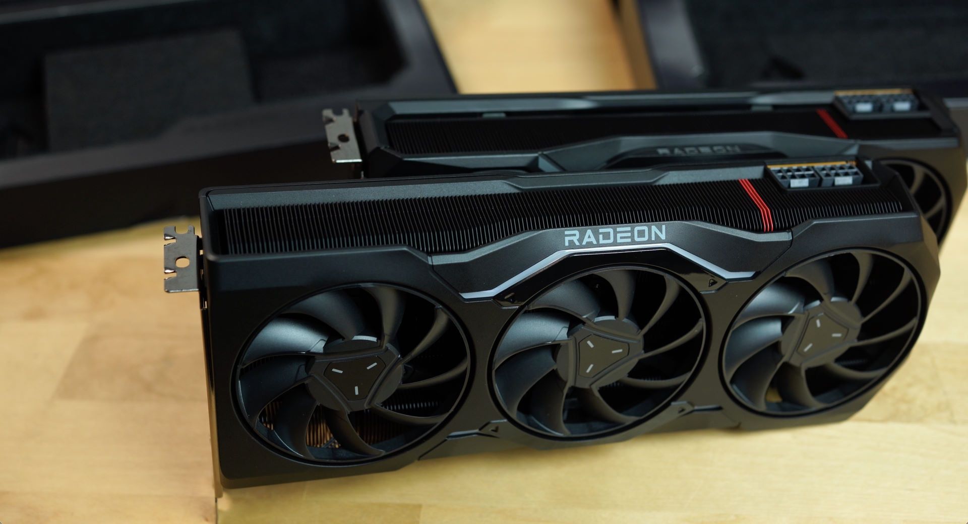 Radeon RX 7900 XTX i RX 7900 XT