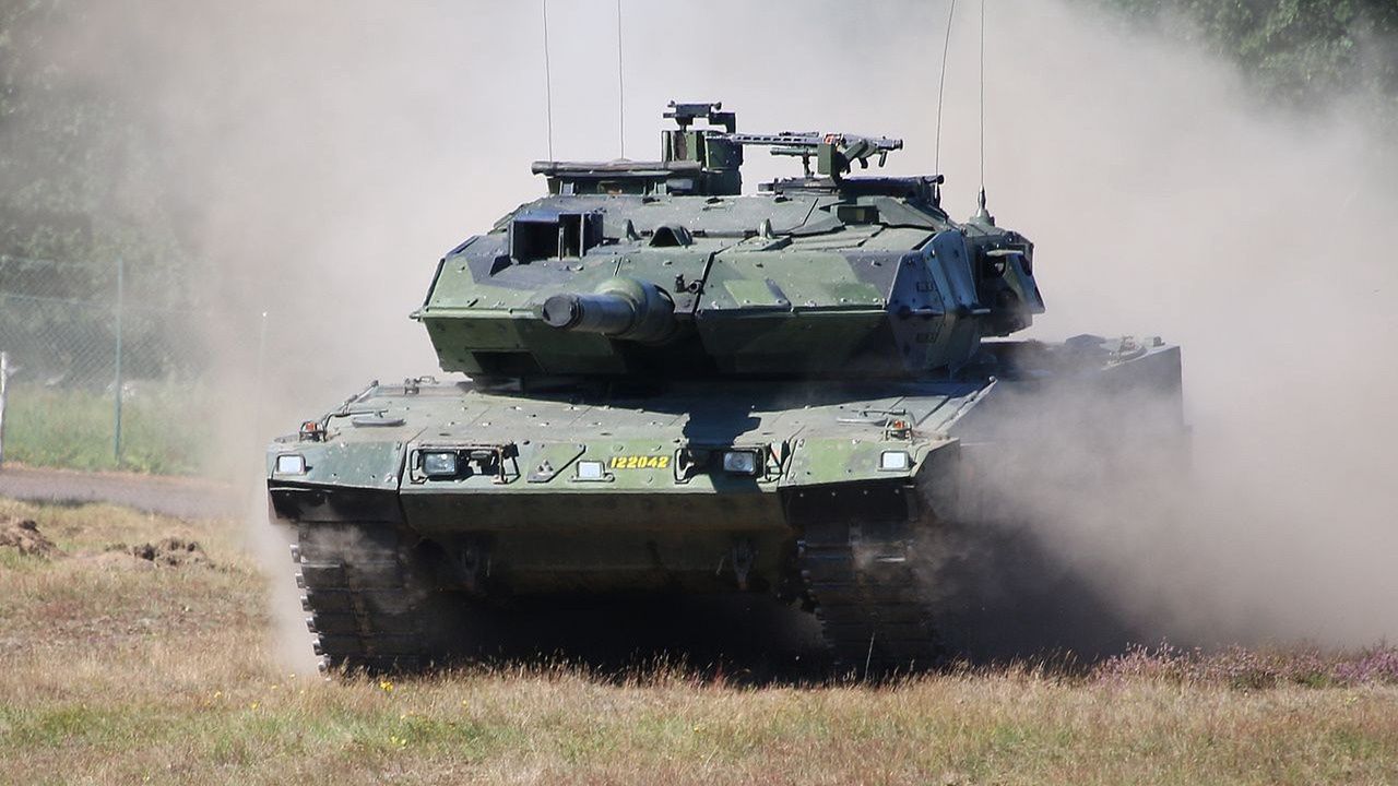 Stridsvagn 122: Swedish tank hailed as 'gold' in Ukraine