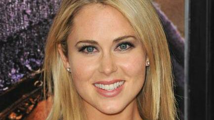 Błysnęła ciałem na czerwonym dywanie