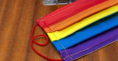 Zatrzymany za tęczową maseczkę. 20-latek dostanie zadośćuczynienie