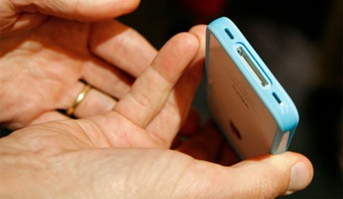 Błękitny "zderzak" dla iPhone'a 4 3