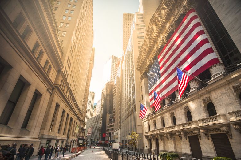 Akcje na Wall Street. Co po spadku o 10 procent? Niekoniecznie błyskawiczne odrobienie strat [WYKRES TYGODNIA]