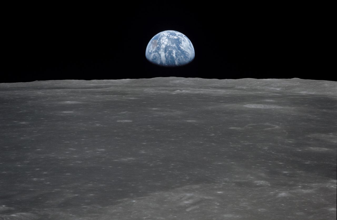 Ziemska atmosfera na Księżycu. Jak to w ogóle możliwe?