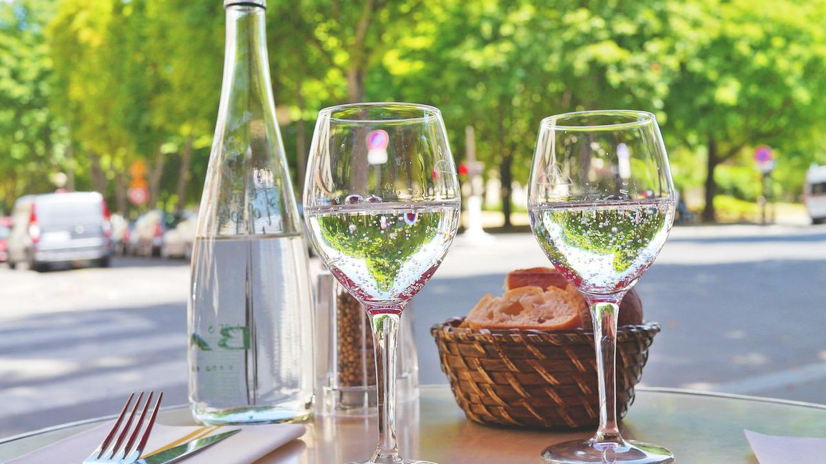 Woda w trójmiejskiej restauracji za 30 zł?! To nie żart. Właściciel podał przyczynę