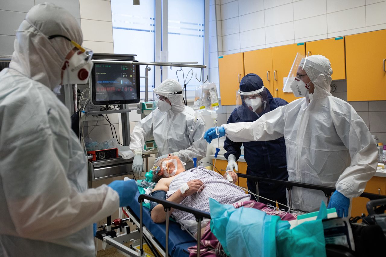 Koronawirus w Polsce. Pierwszy region nie ma już wolnych respiratorów. 