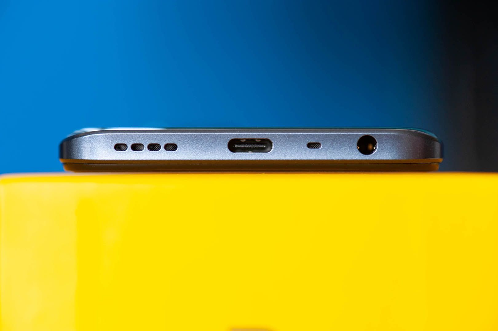 realme 8 5G głośnik, USB-C, mini jack