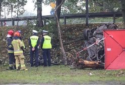 Katowice. Śmiertelny wypadek na DK86. Auto roztrzaskało się o drzewa