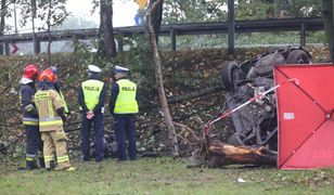 Katowice. Śmiertelny wypadek na DK86. Auto roztrzaskało się o drzewa