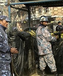 Co najmniej 13 zabitych po ataku maoistów na posterunki policji