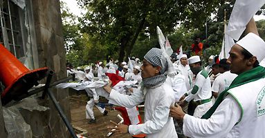 Demonstracja przed ambasadą USA w Dżakarcie