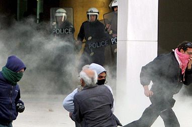 Anarchiści starli się z policją w Atenach