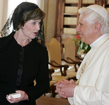 Papież rozmawiał z Laurą Bush o protestach ws. karykatur Mahometa