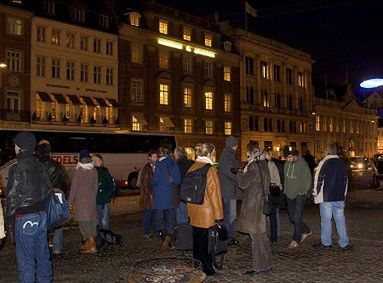 Alarm bombowy w dzienniku, który opublikował karykatury Mahometa