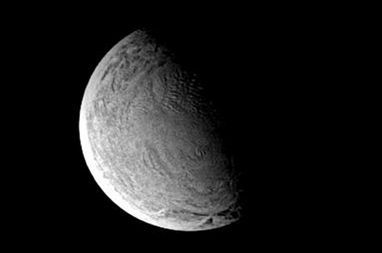 Woda na księżycu Saturna