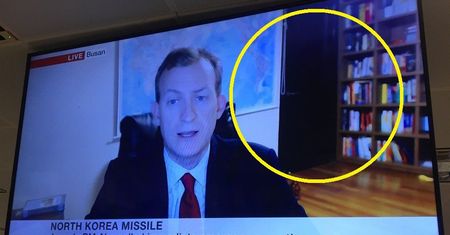 Ekspert komentuje agresywne działania Kim Dzong Una. Wszyscy patrzą na drzwi z tyłu