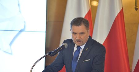Solidarność chce zakazywać pracy w niedzielę. "Rozwiązują nieistniejący problem"