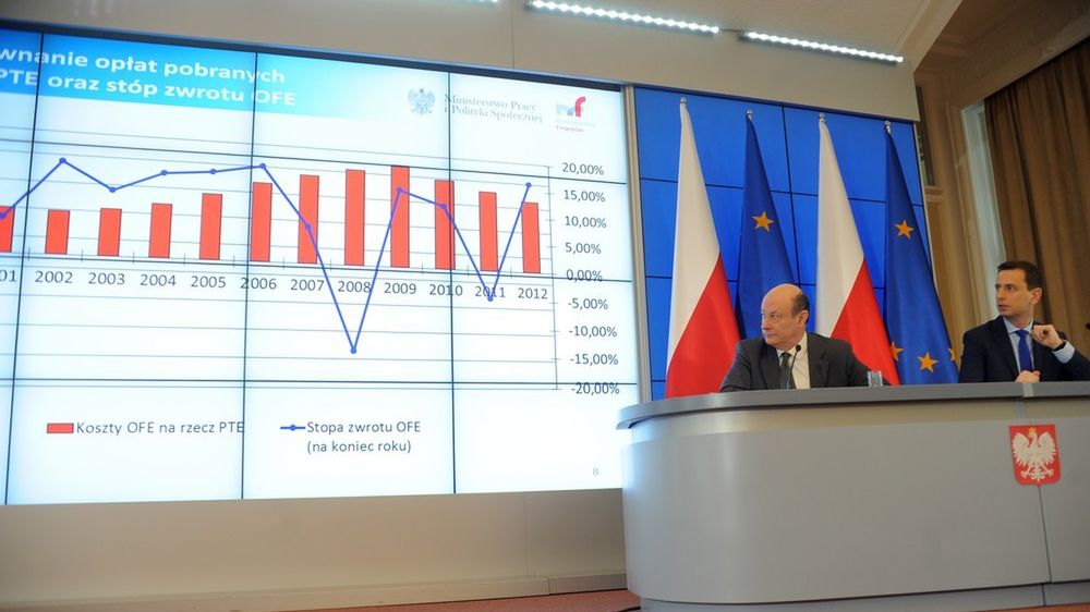 Były minister finansów Jan Vincent Rostowski i ówczesny szed MPiPS ladyslaw Kosiniak-Kamysz podczas omawiania wyników OFE.