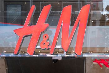H&M zamknie 160 sklepów. Sieć dalej tnie koszty