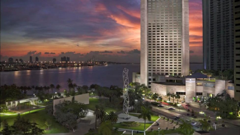 35-piętrowy wieżowiec malowany światłem [wideo] 1