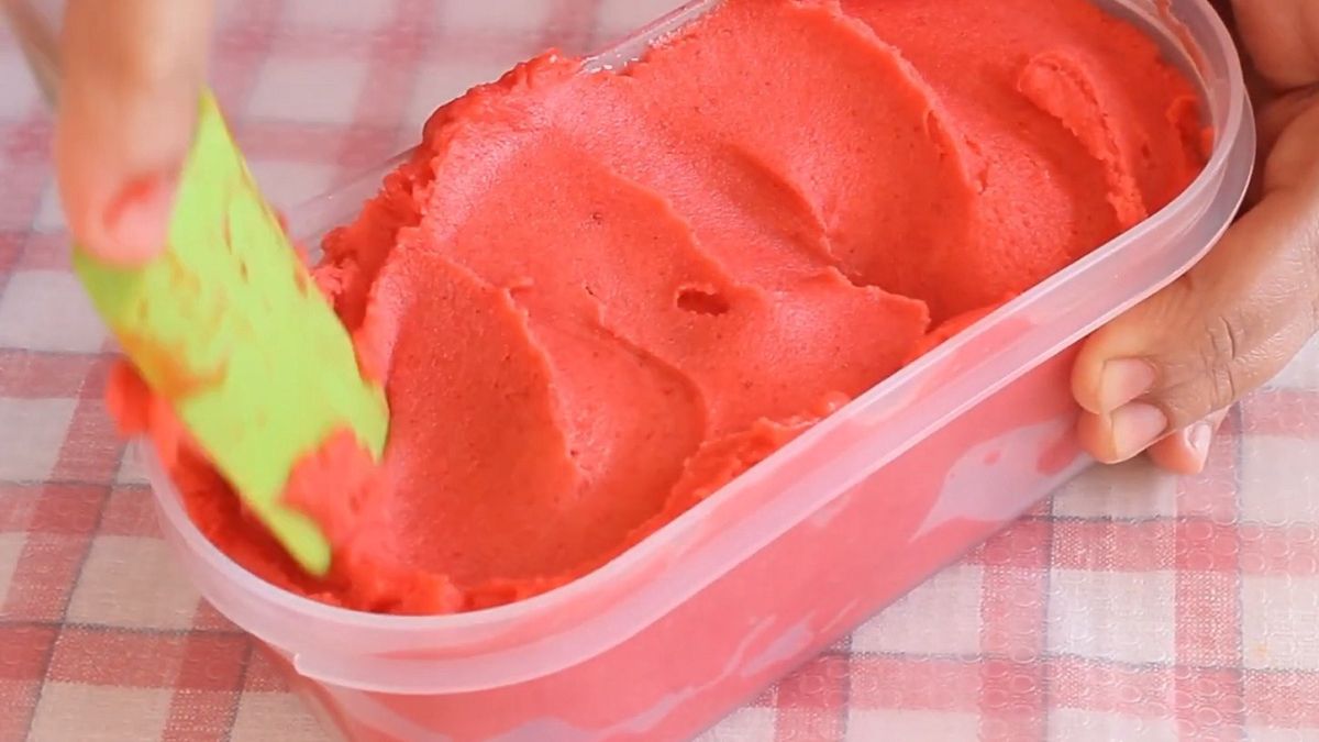 Przepis na sorbet truskawkowy.