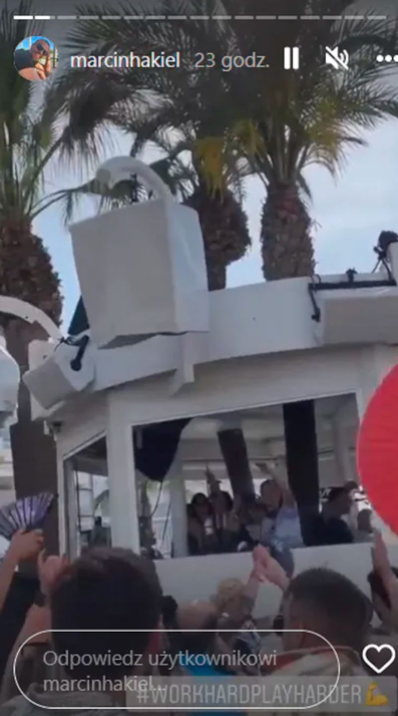 Marcin Hakiel z uśmiechem na ustach wypoczywa na wakacjach. Tylko pozazdrościć? 