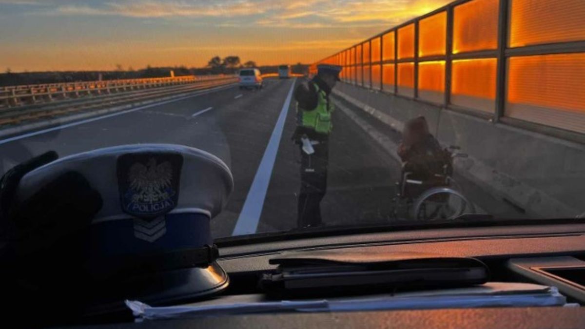 Jechał wózkiem inwalidzkim po S8