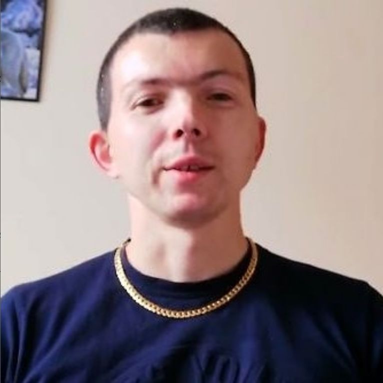 Jaruś z "Chłopaków do wzięcia" nie jest już samotny po rozstaniu z żoną. Pokazał kto teraz z nim mieszka