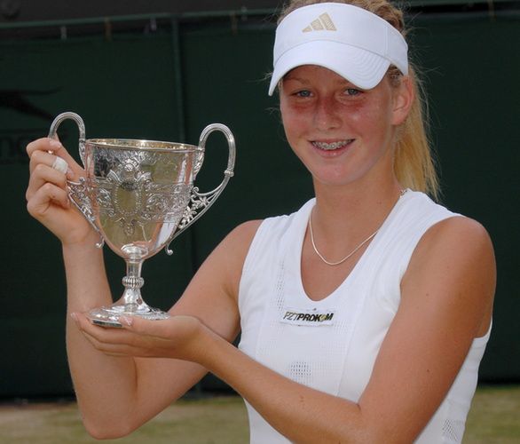 2007 rok. Urszula Radwańska wygrywa juniorski Wimbledon (fot. PAP/str).