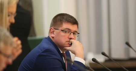 Wyłudzenia VAT. Poseł Rzymkowski: "państwo zawiodło"