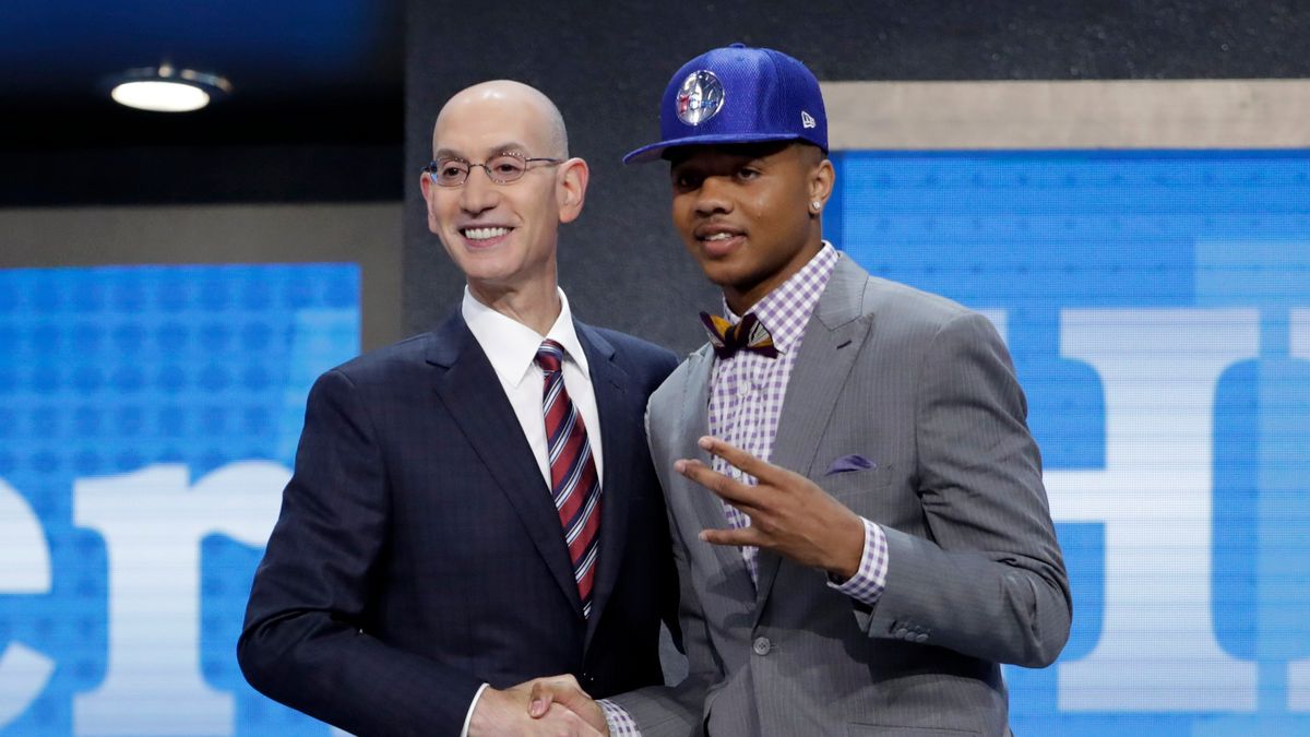 PAP/EPA / JASON SZENES / Fultz z komisarzem NBA, Adamem Silverem