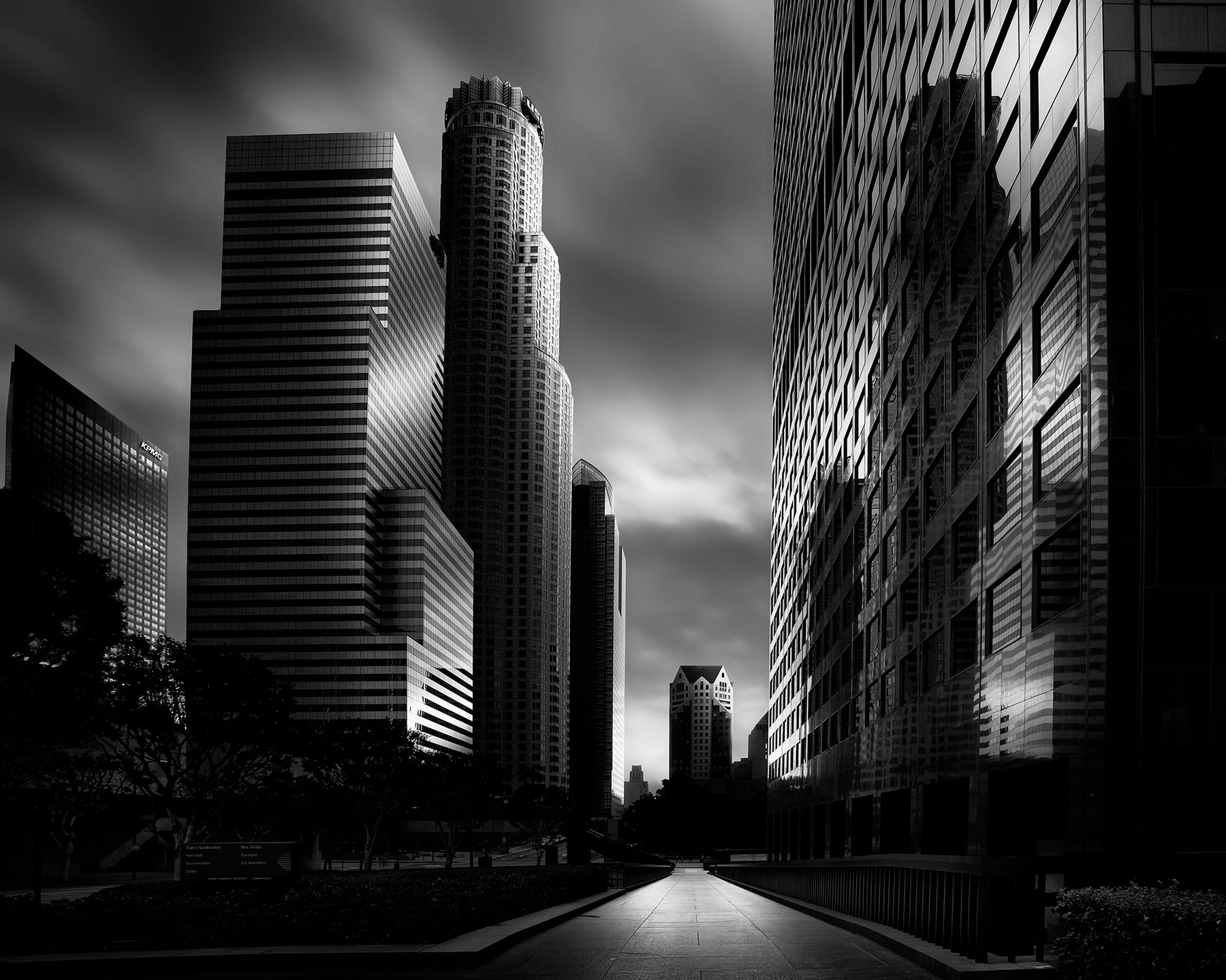 Tony DeSantis odnalazł swój styl w harmonijnych, czarno-białych zdjęciach architektury 9