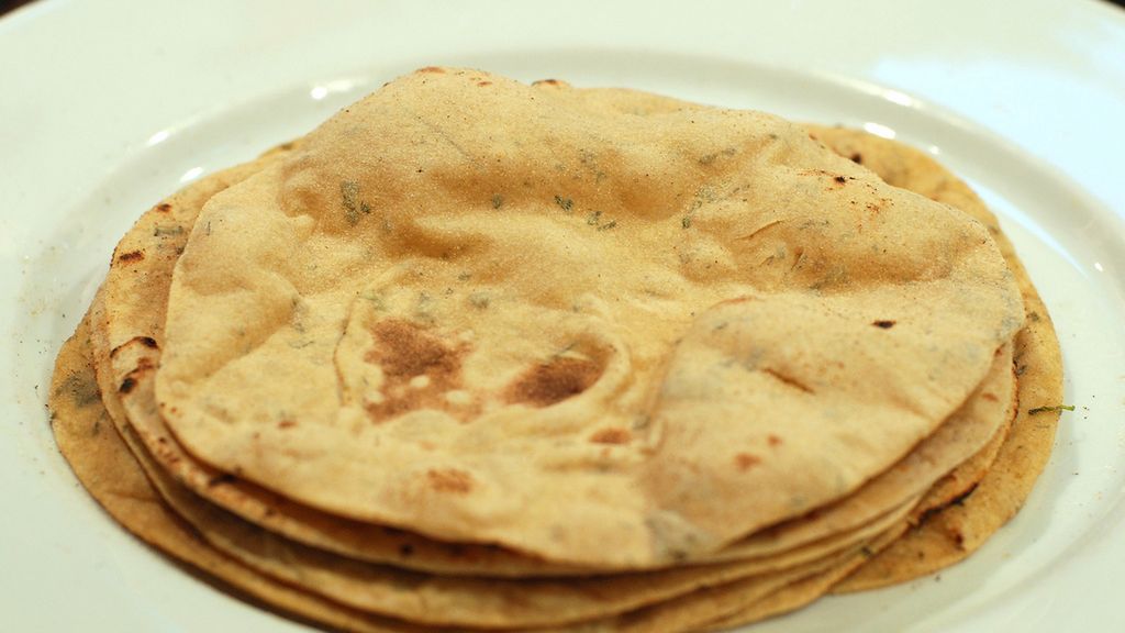 Chlebek chapati lub roti z pełnej pszenicy