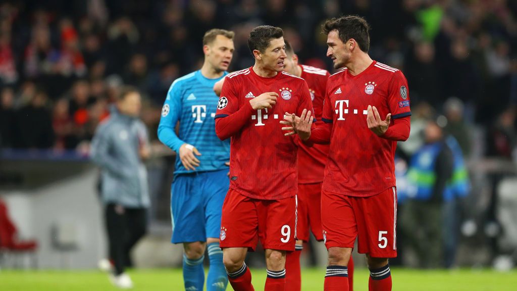 Getty Images / Lars Baron/Bongarts / Na zdjęciu: Robert Lewandowski w rozmowie z Matsem Hummelsem