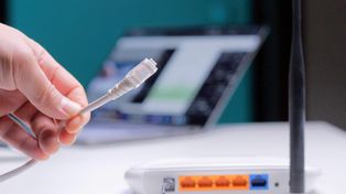 Czy warto wyłączać router wi-fi? Oszczędności, parametry i wpływ na zdrowie