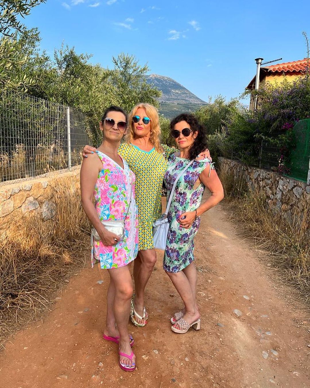 Olga Bończyk bawi się w koleżankami w Grecji 