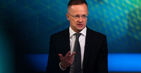 "Wojenny fanatyzm". Ostre słowa węgierskiego ministra