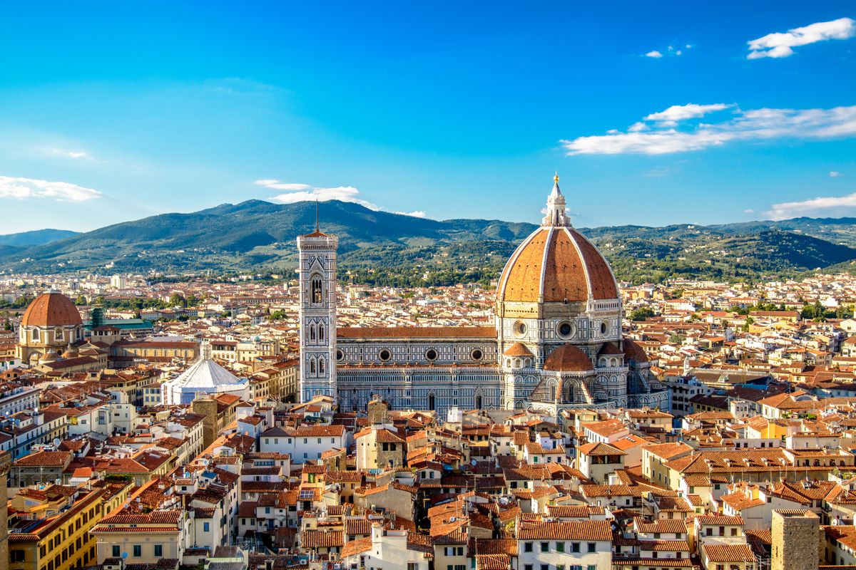 Walka z turystami jedzącymi w historycznych miejscach. Kolejny zakaz we Florencji