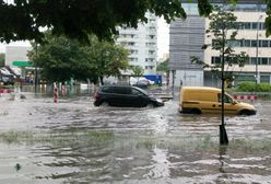 Burza w Warszawie. Gwałtowna ulewa, zalane ulice i place stolicy. "Mamy Armagedon"