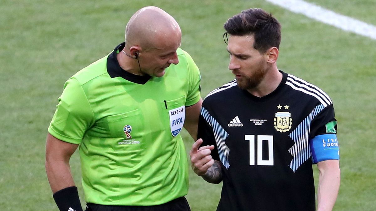 PAP / Szymon Marciniak (z lewej), Lionel Messi