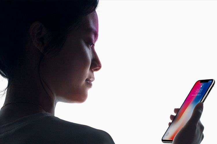 Face ID zawodne? Niekoniecznie, iPhone’a X trzeba umieć trzymać