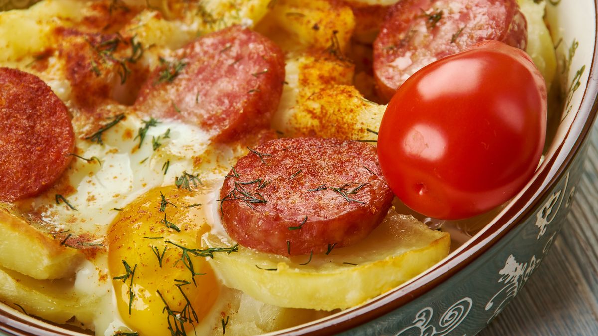 Rakott krumpli, czyli węgierska zapiekanka ziemniaczana