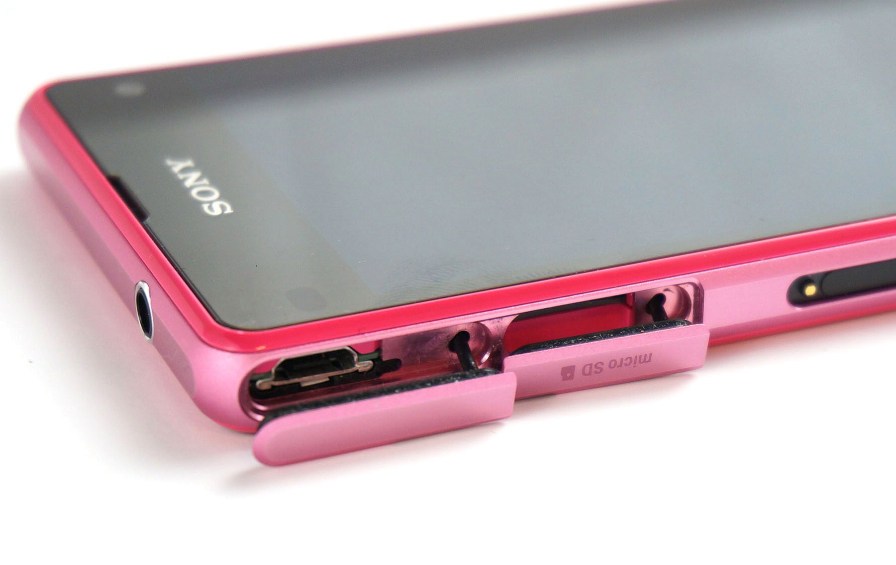 Jakość wykonania i ergonomia Sony Xperia Z1 Compact. Co jest dobre, a co nie 6