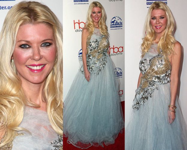 Dziewczęca Tara Reid powraca w sukni księżniczki