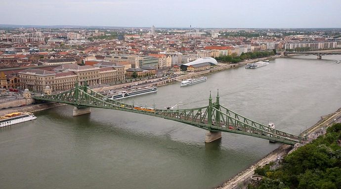 Piosenką przez historię