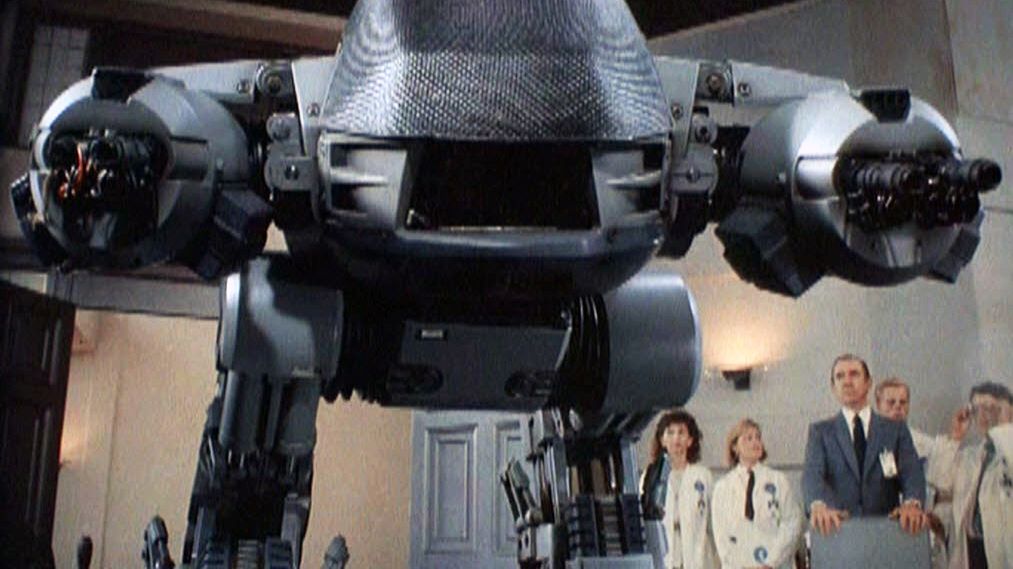 Policyjny droid z "RoboCopa", czyli jak twórczo wykorzystać złom [wideo] 1