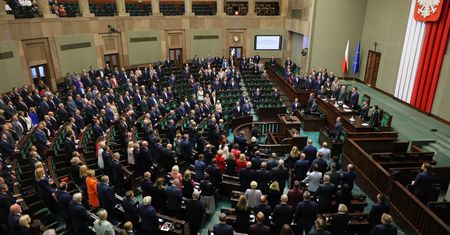 Kuriozalne zakupy. Posłanka zamówiła nawet gramofon