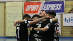 Po kolejnej wygranej trener rewelacji jest spokojny. "Studzę głowy. To dopiero 8. kolejka"