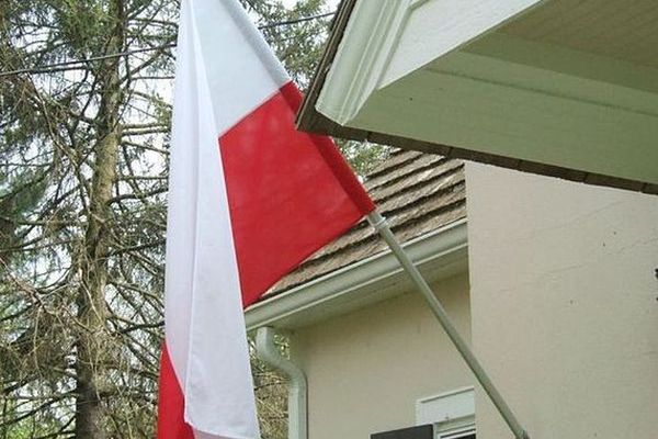 Szwed i Niemiec ukradli flagi z kościoła
