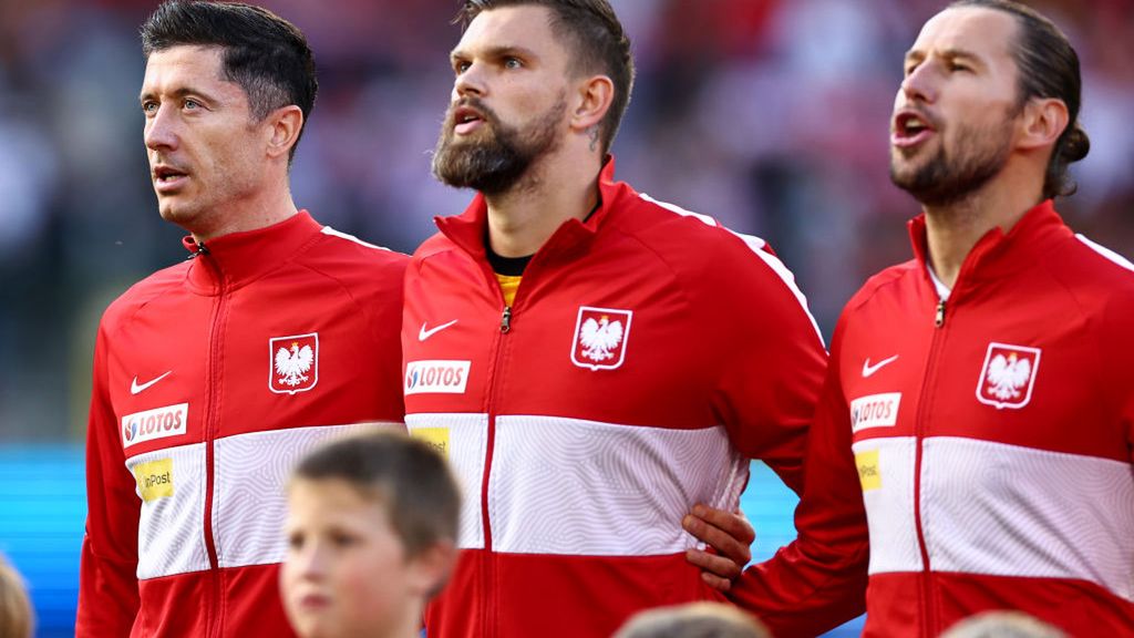 Getty Images / Robbie Jay Barratt - AMA / Na zdjęciu: Robert Lewandowski, Bartłomiej Drągowski i Grzegorz Krychowiak