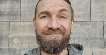 Był gwiazdą, poszedł do "normalnej" pracy. Czym zajął się Przemysław Kossakowski?